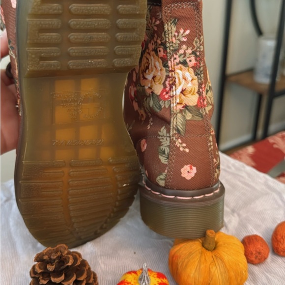 Dr. Martens floral combat boots 🌸🌹 - Picture 4 of 6